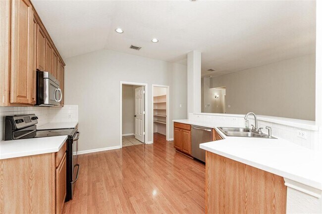 Building Photo - 4615 Plantation Colony Dr