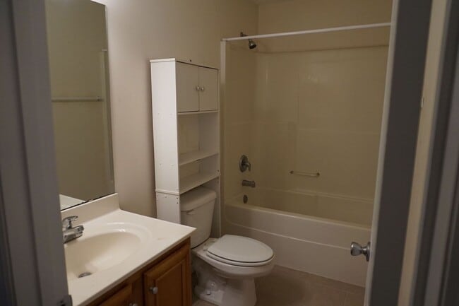 Building Photo - 3 Bedroom 2.5 Bathroom with a Bonus Room located in Creeks Edge Subdivision in Sneads Ferry!