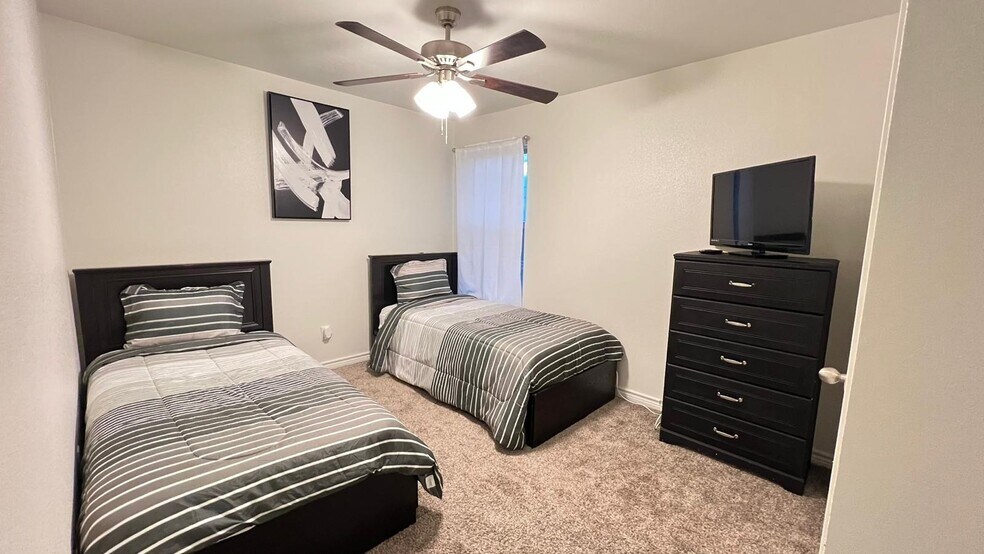 Br 2 - 1813 Emma Naylor Ct