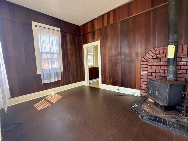 Building Photo - Charming 2-Bedroom Cottage on the Samoa Pe...