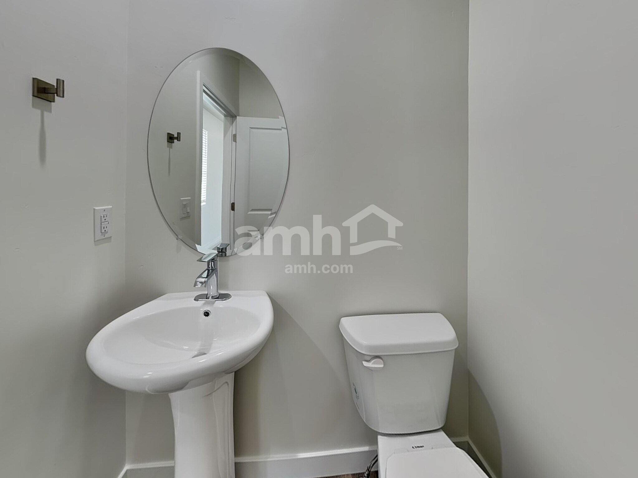 Building Photo - 1232 W Mahogany St