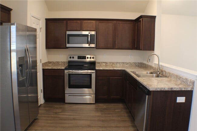 Building Photo - 1078 E Sparrow Cir