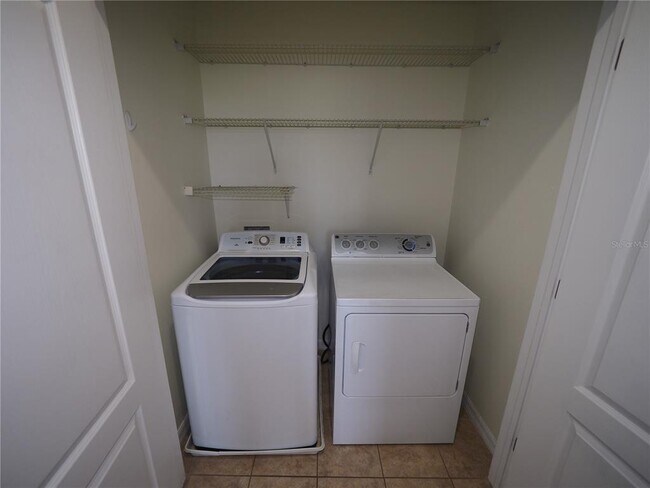 Building Photo - 8140 Enclave Way