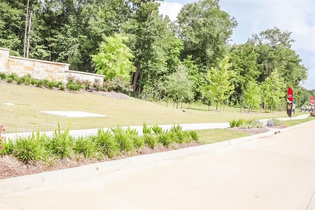 Building Photo - 10470 Sweetwater Creek Dr