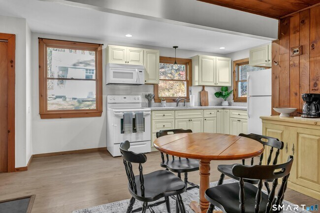 Building Photo - 12 Park Rd