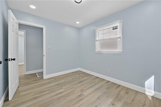 Building Photo - 1728 Wayland Cir NE