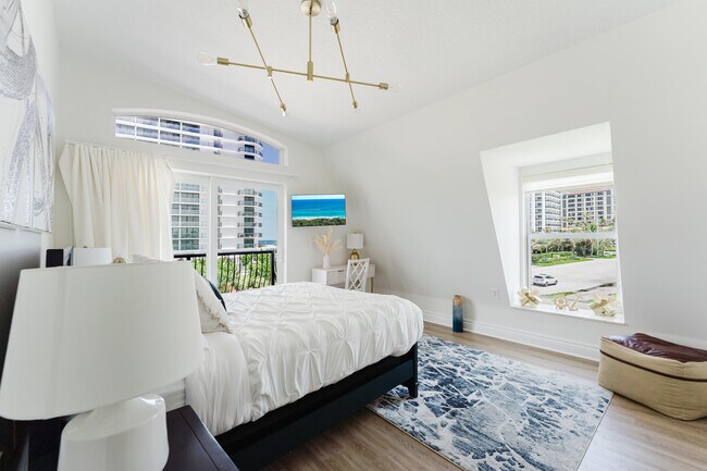 Building Photo - 247 S Ocean Blvd