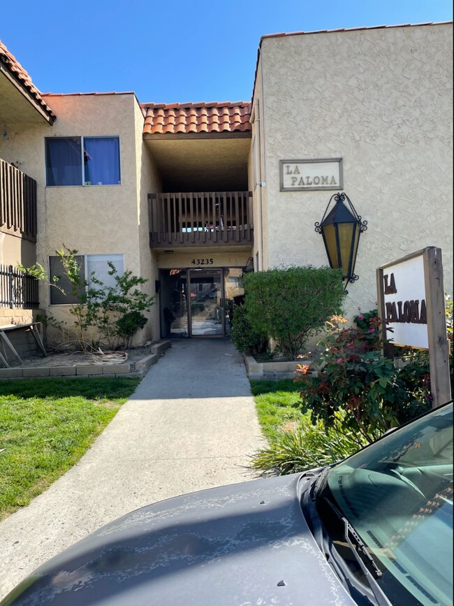 Front entrance - 43235 Hacienda St