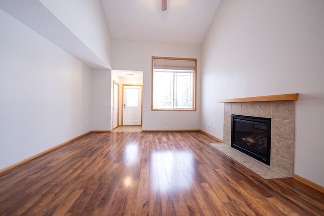 Building Photo - 557 French Ln