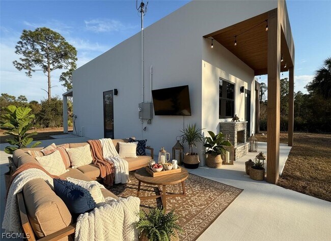 Building Photo - 133 Nacelle Ave S