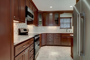 Building Photo - San Felipe Square Townhomes