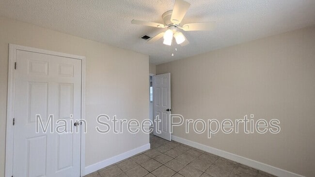 Building Photo - 8264 Continental Dr