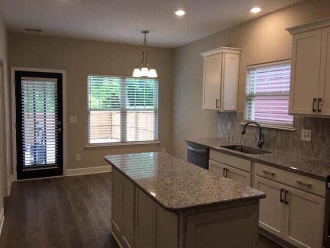 Building Photo - Stunning Maytown One level cottage home with 3 bed/2 bath 2 car rear garage attached.