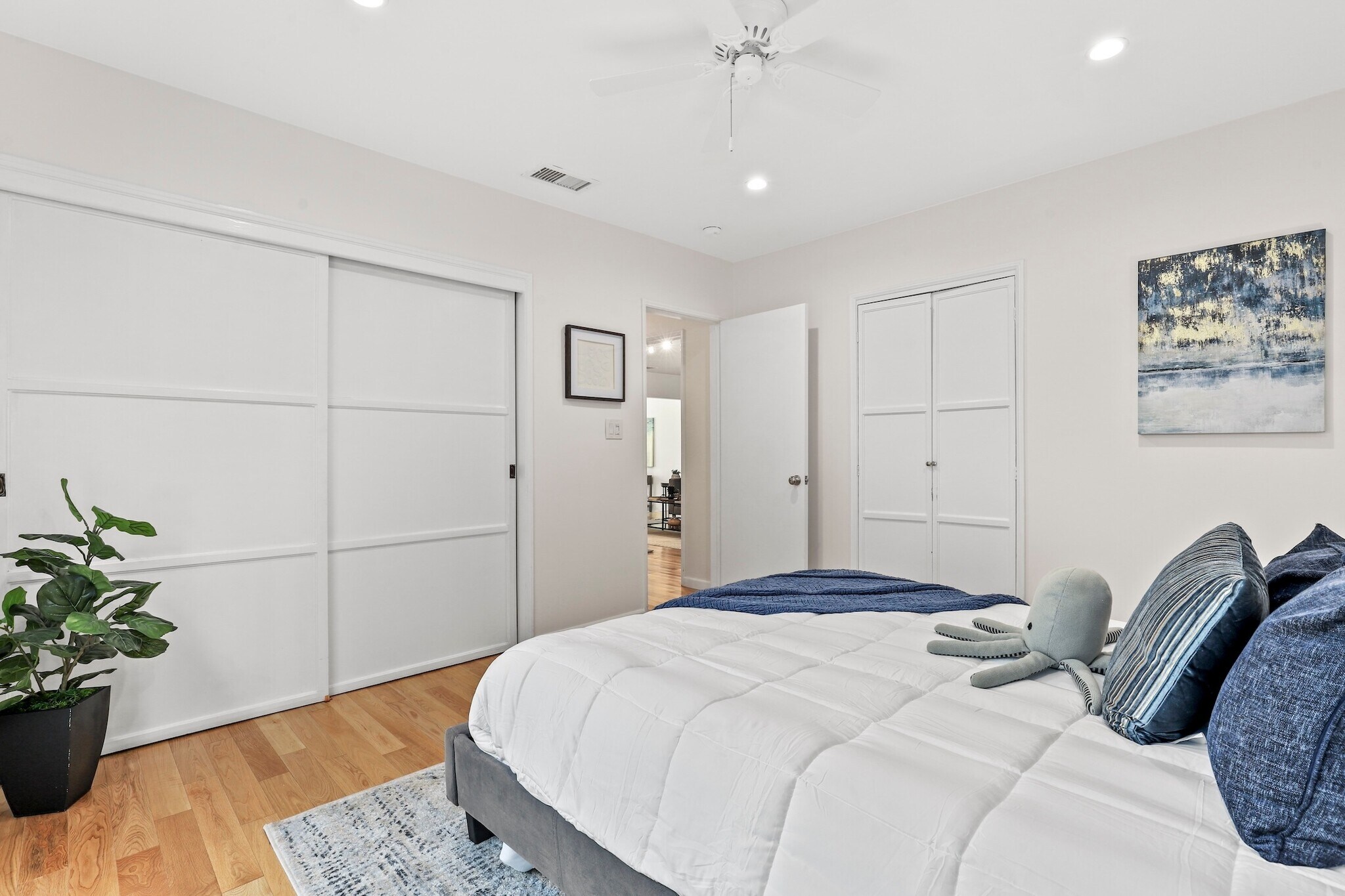 Building Photo - 1024 Hamline Pl