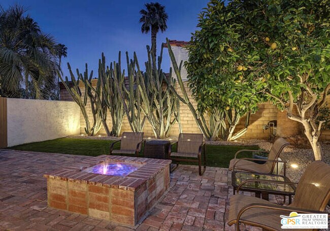 Building Photo - 1347 Primavera Dr W