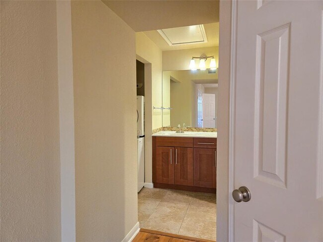 Building Photo - 7685 Northcross Dr