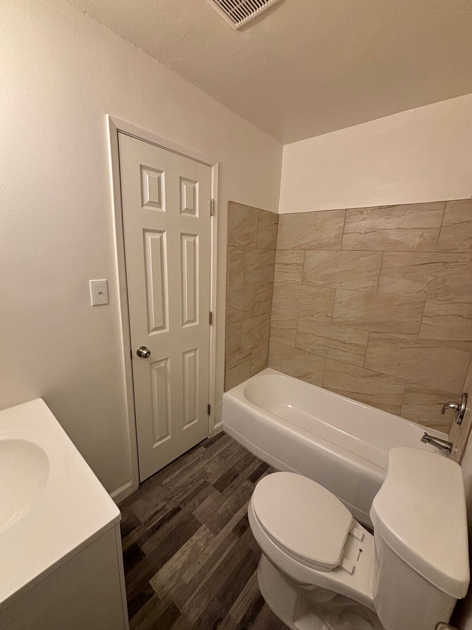 Building Photo - 463 W Ramona Dr