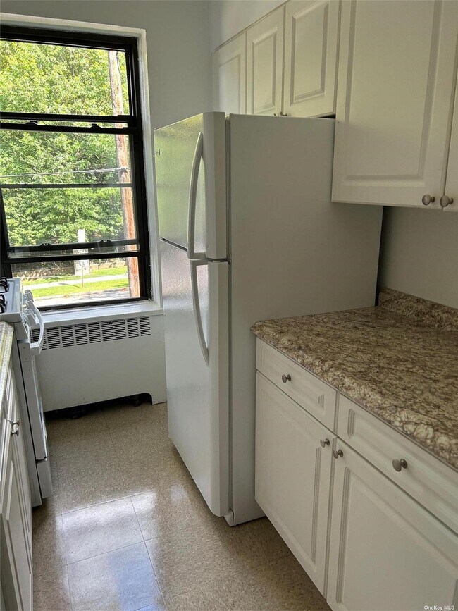 Building Photo - 13 Welwyn Rd