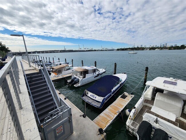 Building Photo - 800 West Ave