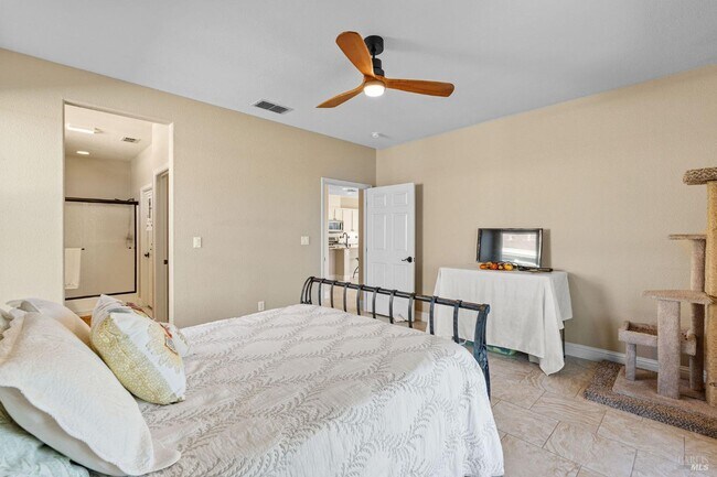 Building Photo - 351 Spyglass Dr