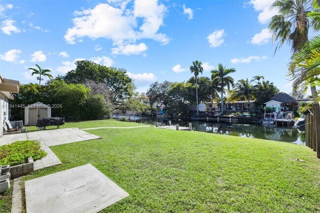 Building Photo - 10750 SW 43rd Ln