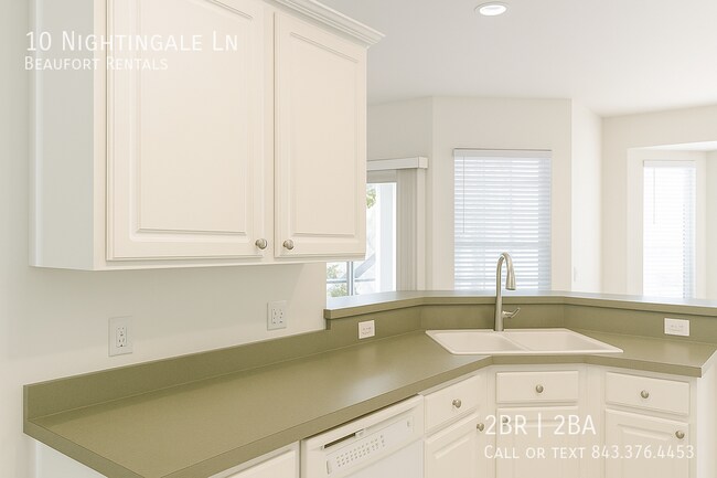 Building Photo - 10 Nightingale Ln