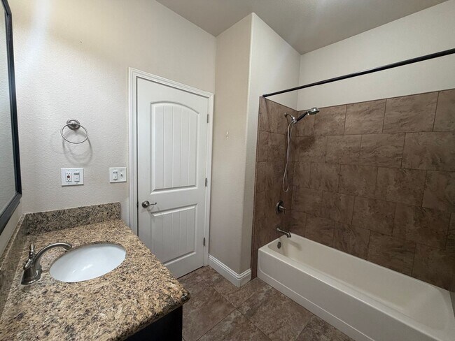 Building Photo - 2710 Orange Tree Dr