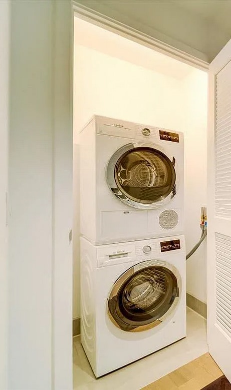 Building Photo - 75 Park Ln S