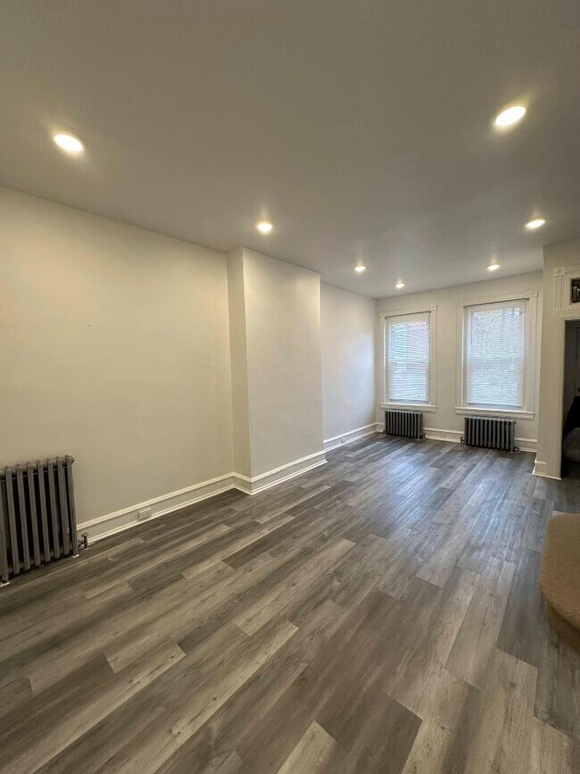 Building Photo - 2449 N 33rd St