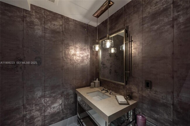 Building Photo - 17475 Collins Ave