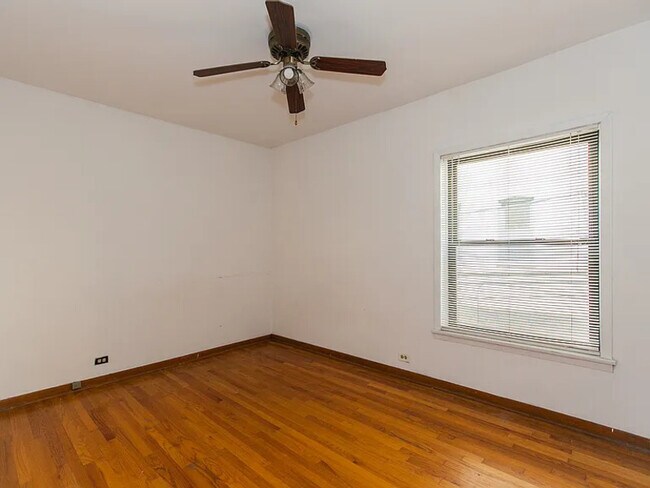 Building Photo - 520 W Diversey Pkwy