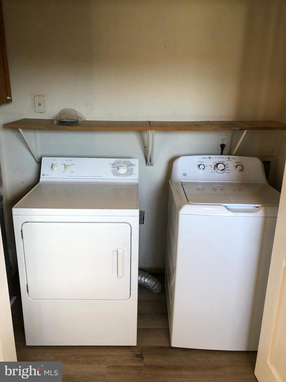 Building Photo - 104 Lark Ln