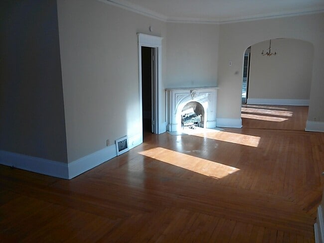 Building Photo - 2614 N Prospect Ave