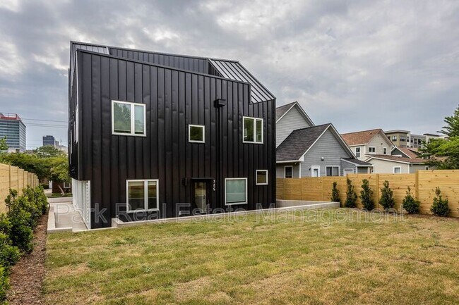 Building Photo - 323 S East St