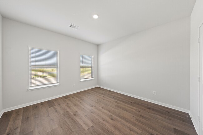 Building Photo - 105 Magnolia Blvd