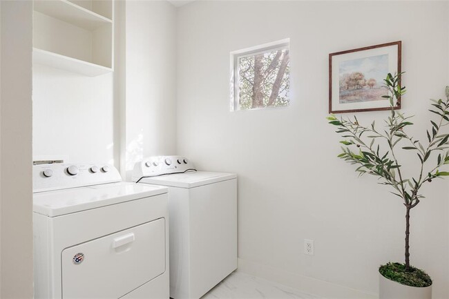 Building Photo - 1205 McKinley Ave