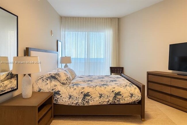 Building Photo - 15901 Collins Ave