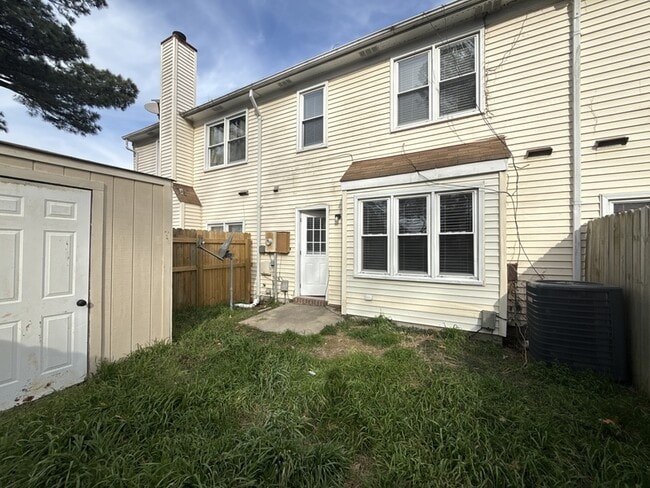 Building Photo - 5537 Lynbrook Landing