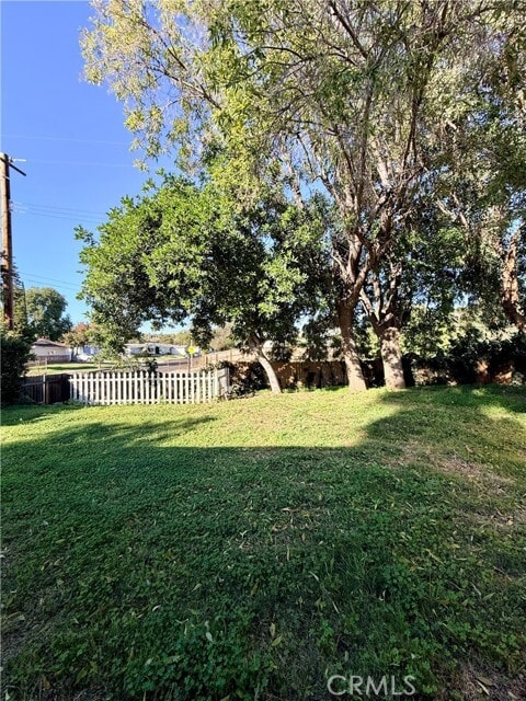 Building Photo - 1701 Victoria Dr