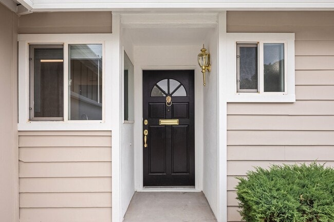 Building Photo - Beautiful remodeled 3 bed 2 bath home in Cupertino. Top Rated Schools. Must see!