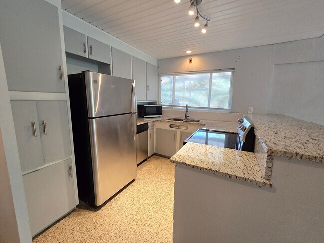 Building Photo - 6346 Beechwood Ave
