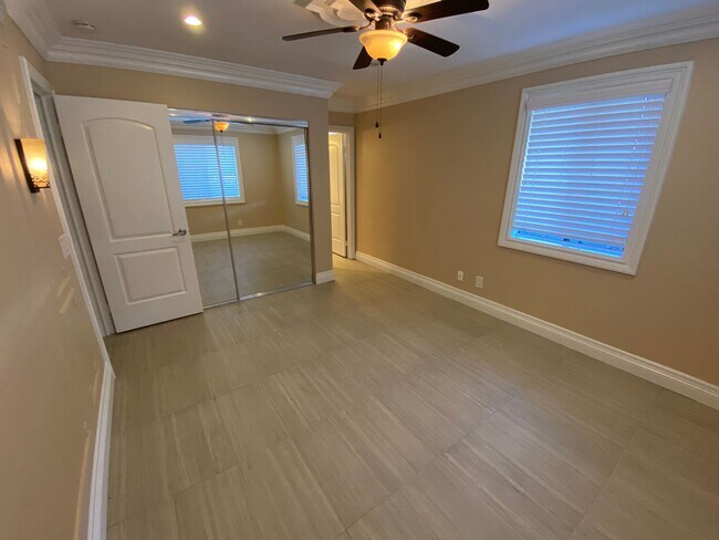 Building Photo - Villa Montevina 2 Bedroom Condo!