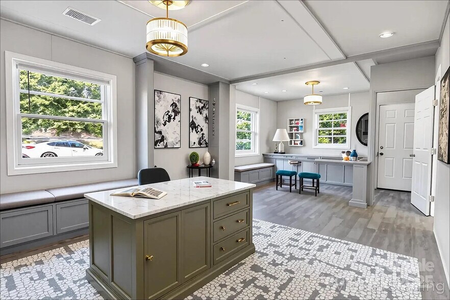 Building Photo - Room in House on Thornwood Rd