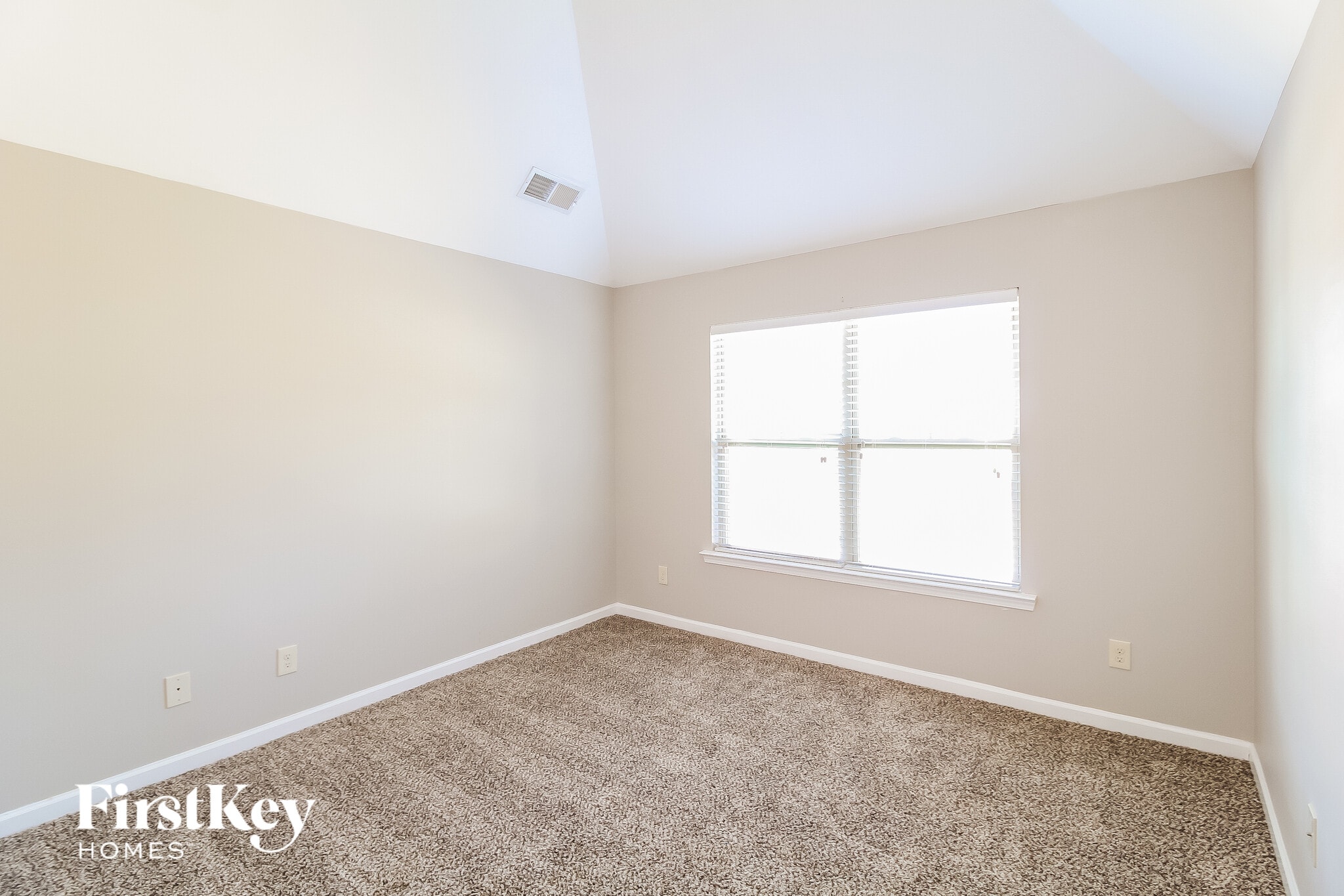 Building Photo - 102 Birchwood Ct