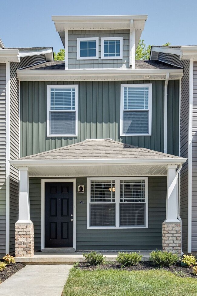 Building Photo - 225 Woodland Vly Ln