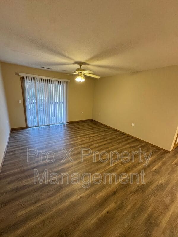 Building Photo - 2123 Southfork Dr