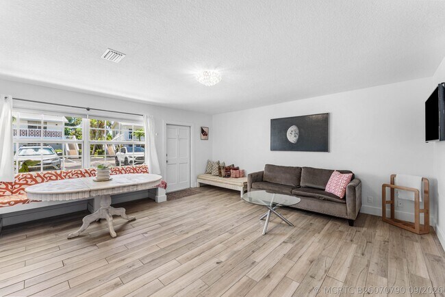 Building Photo - 5505 N Ocean Blvd