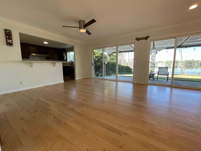 Building Photo - 6520 Havenside Dr