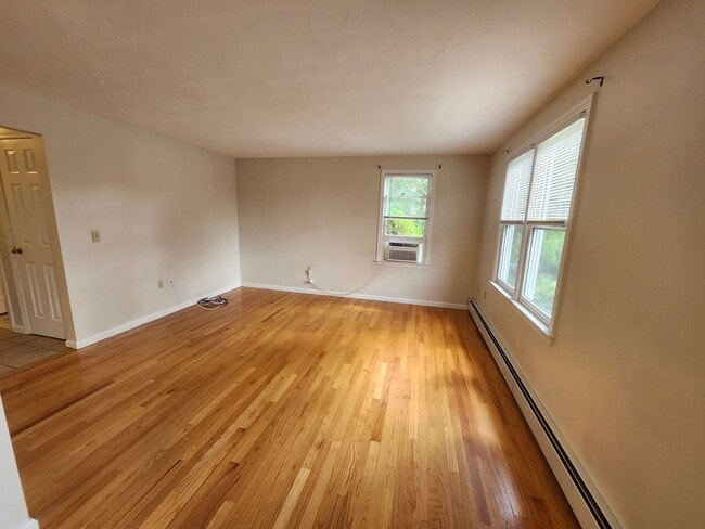 Building Photo - 4 bedroom 2.5 bath Single Family in Shrews...