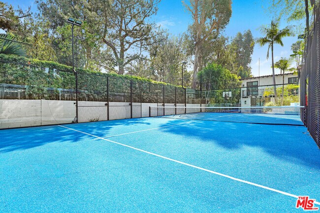 Building Photo - 9451 Sunset Blvd